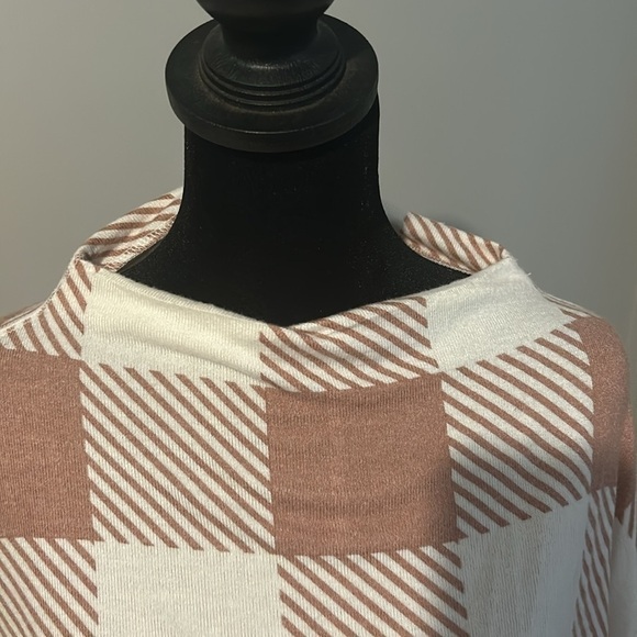 NWOT Maurice’s large long sleeve   F - Picture 4 of 7